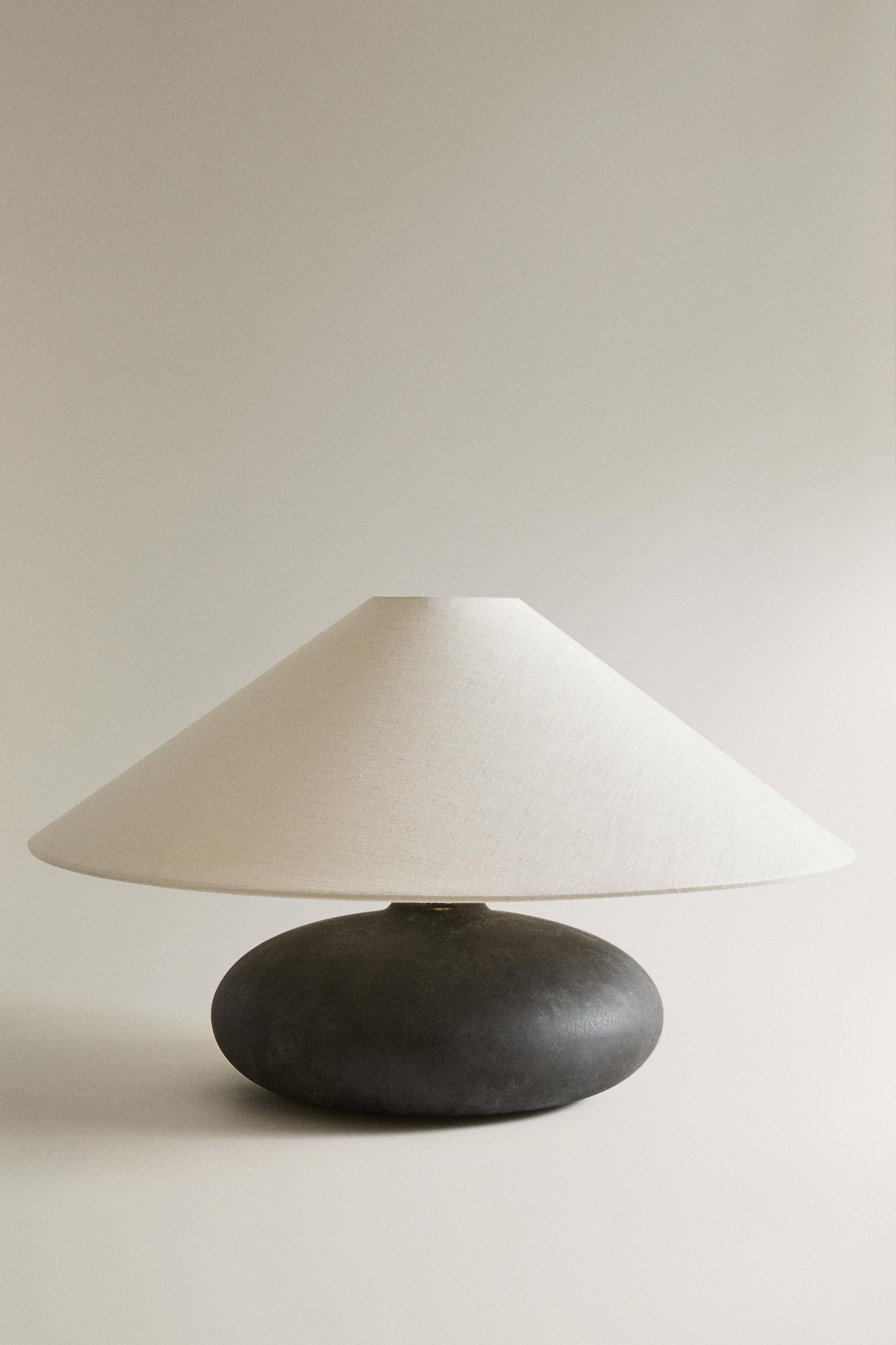 CERAMIC TABLE LAMP